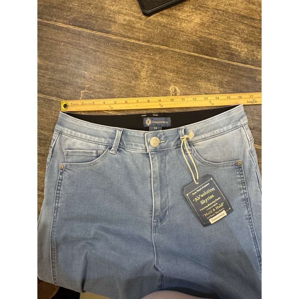 Democracy brand "Curve Equality" jeans in a light wash blue Wide Leg Size 14 - Picture 6 of 12